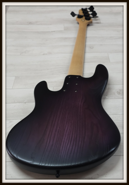 Sandberg California II TT5 passiv Fretless, Open Pore Violetburst